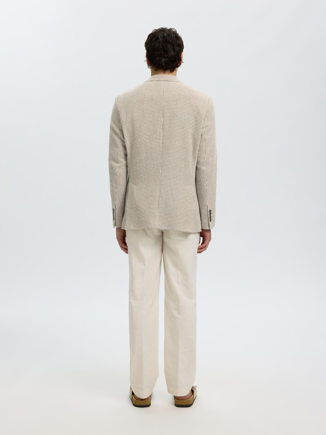 model_shot-back